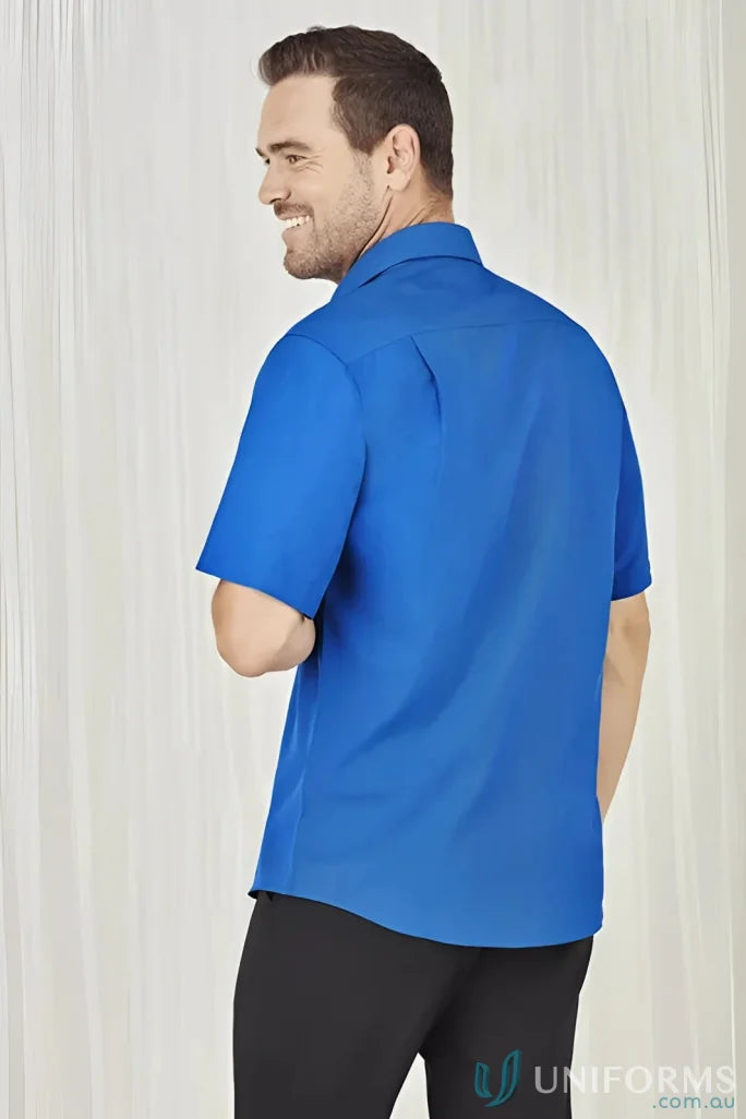 Man wearing mens oasis short sleeve shirt in blue - perfect mens oasis shirt look