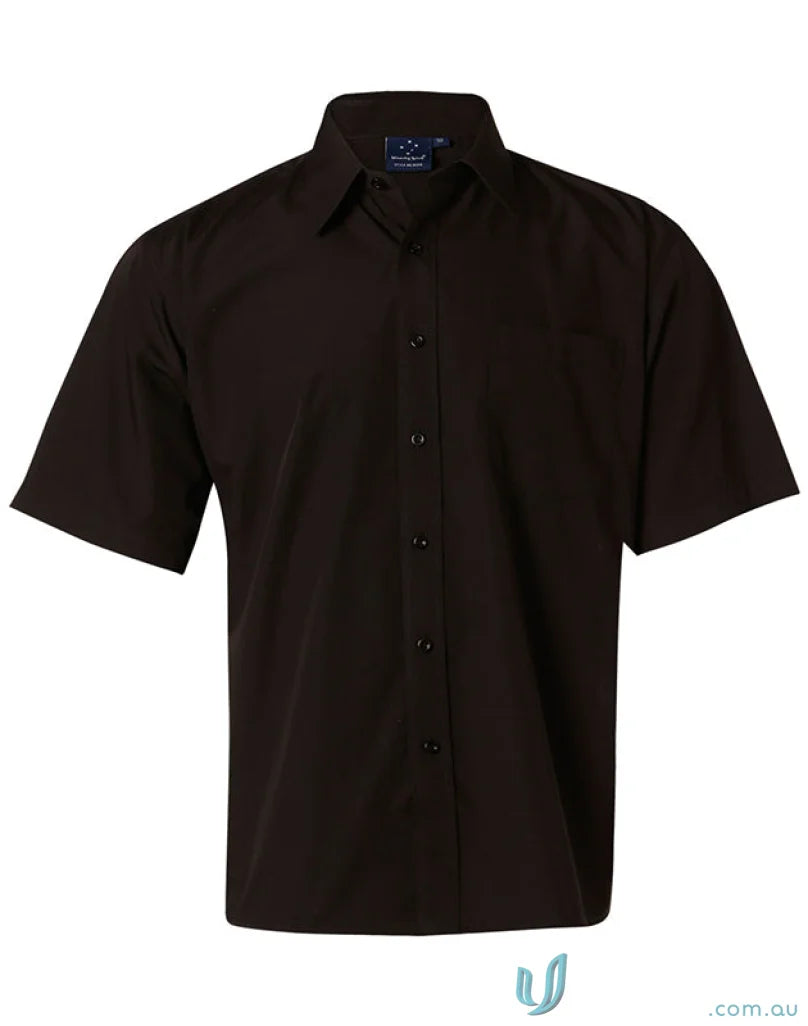 Winning Spirit Poplin SS Shirt in black with short sleeves and button-down style
