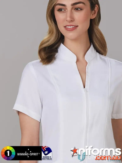 IWG EMB women’s short-sleeved tunic with stand collar and mechanical stretch fabric