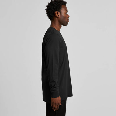 Black long-sleeve t-shirt with crew neck and ribbed cuffs, made of cotton.
